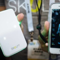Skulpt: un gadget que te ayuda a conocer el porcentaje de grasa y la calidad muscular de diferentes áreas de tu cuerpo.