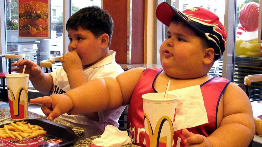 Los niños que comen en comedores privados tienen más sobrepeso que los niños que comen en comedores públicos